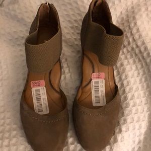 COPY - NWT Nurture wedge shoe 7